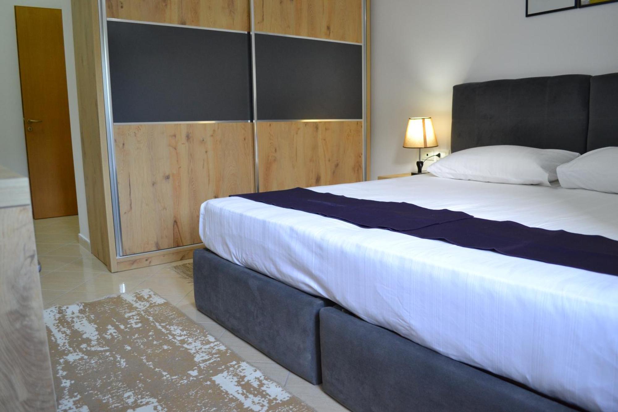 Seaview Gateway 2 Bedrooms Apartment & Garage Wlora Zewnętrze zdjęcie