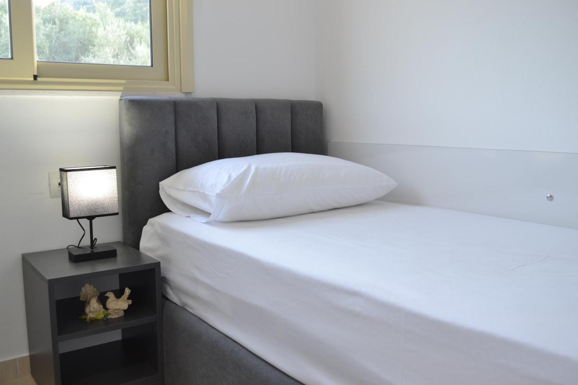 Seaview Gateway 2 Bedrooms Apartment & Garage Wlora Zewnętrze zdjęcie