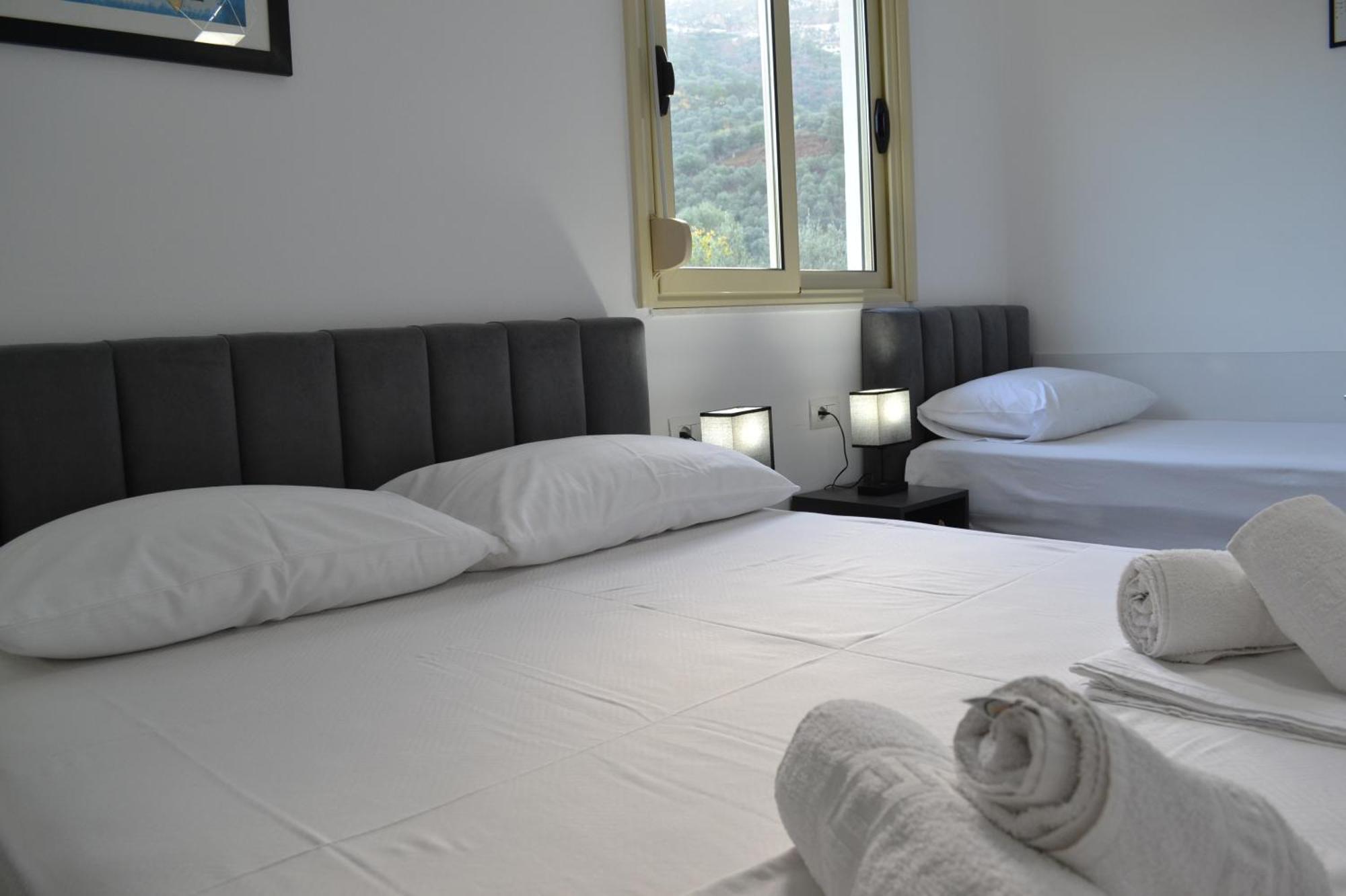 Seaview Gateway 2 Bedrooms Apartment & Garage Wlora Zewnętrze zdjęcie