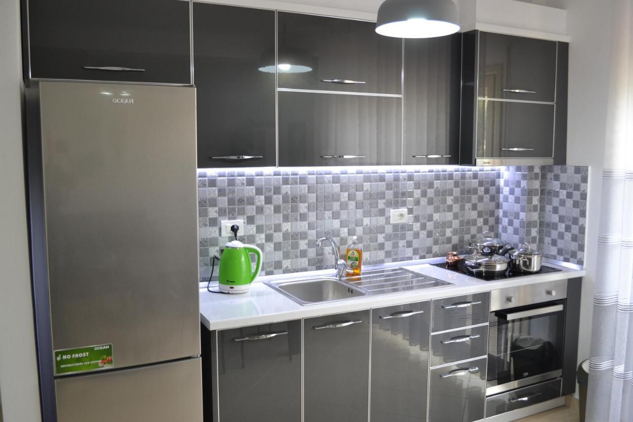 Seaview Gateway 2 Bedrooms Apartment & Garage Wlora Zewnętrze zdjęcie