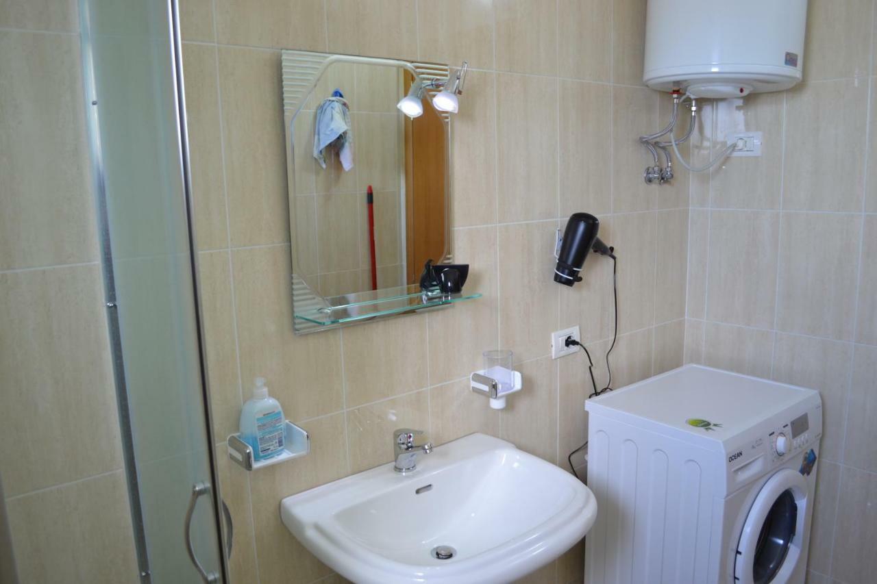 Seaview Gateway 2 Bedrooms Apartment & Garage Wlora Zewnętrze zdjęcie